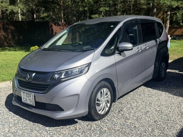 2017 Honda Freed Freed+ II, серебристый