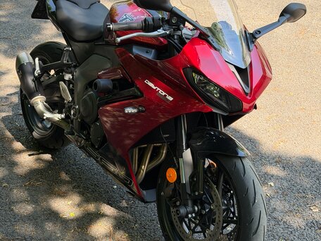 2024 Triumph Daytona 660, красный, 1100000 рублей, вид 4