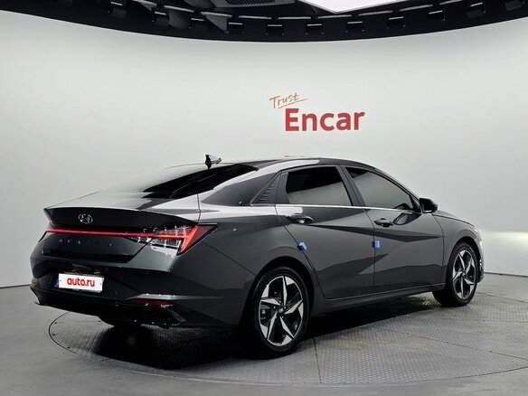 2022 Hyundai Avante VII, чёрный, 1690000 рублей - вид 2