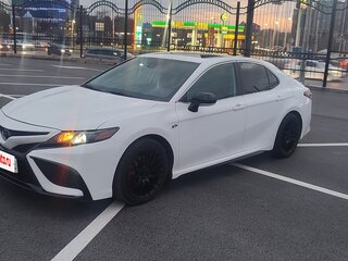 2022 Toyota Camry US Market VIII (XV70) Рестайлинг, белый, 3500000 рублей, вид 2