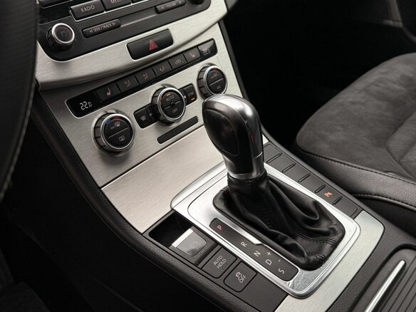 2012 Volkswagen Passat B7, чёрный - вид 12