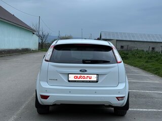 2010 Ford Focus II Рестайлинг, белый, 750000 рублей, вид 3