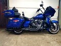2017 Harley-Davidson Road Glide, синий, 1800000 рублей - вид 4