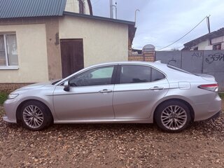 2018 Toyota Camry VIII (XV70), серебристый, 2700000 рублей, вид 2