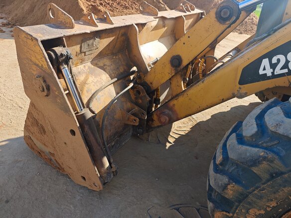 2011 Caterpillar 428, жёлтый, 4200000 рублей - вид 19