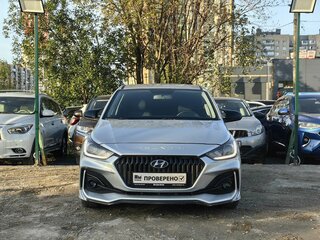 2017 Hyundai Solaris II, серебристый, 989000 рублей, вид 2