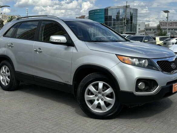 2012 Kia Sorento II Рестайлинг, серебристый, 1250000 рублей - вид 1