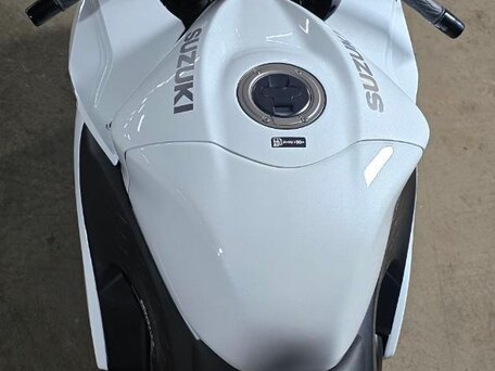 2022 Suzuki GSX 1300 R Hayabusa, белый, 1850000 рублей, вид 3