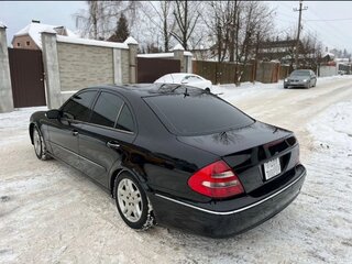 2004 Mercedes-Benz E-Класс 320 III (W211, S211), чёрный, 700000 рублей, вид 2