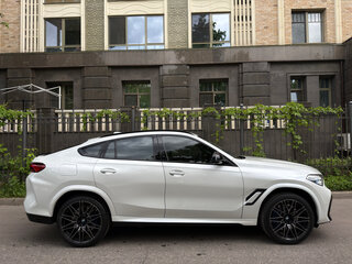 2021 BMW X6 M Competition III (F96), белый, 10200000 рублей, вид 3
