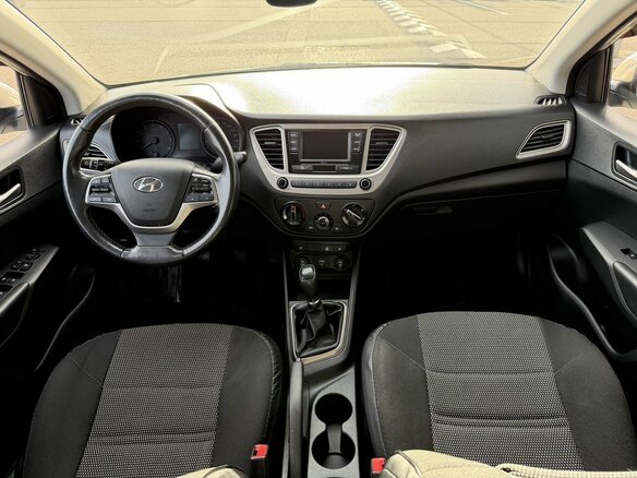 2019 Hyundai Solaris II, бежевый, 1345000 рублей - вид 16