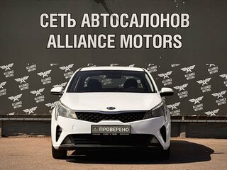 2021 Kia Rio IV Рестайлинг, белый, 1110000 рублей, вид 2