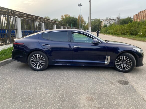 2019 Kia Stinger I, синий, 2000000 рублей - вид 3