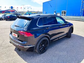 2019 Volkswagen Tiguan II, чёрный, 3550000 рублей, вид 4