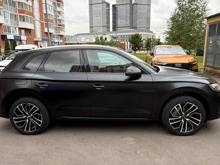 2021 Audi Q5 45 TFSI II (FY) Рестайлинг, чёрный, 3970000 рублей, вид 4