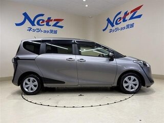 2022 Toyota Sienta II Рестайлинг, серебристый, 1000000 рублей, вид 4