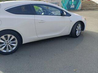 2013 Opel Astra GTC J Рестайлинг, белый, 725000 рублей, вид 2
