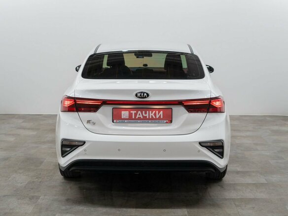 2020 Kia K3 II, белый - вид 2