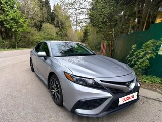 2021 Toyota Camry US Market VIII (XV70) Рестайлинг, серебристый, 3250000 рублей, вид 4
