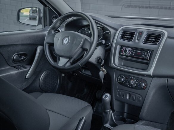2018 Renault Logan II, белый, 450000 рублей - вид 5
