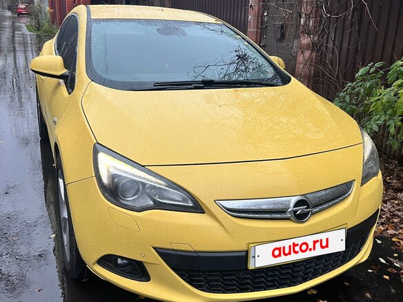 2012 Opel Astra GTC J Рестайлинг, жёлтый, 900000 рублей