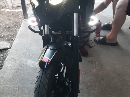 2023 Bajaj Pulsar N250, чёрный, 320000 рублей, вид 2