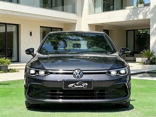 2023 Volkswagen Golf VIII, чёрный, 1880000 рублей, вид 2
