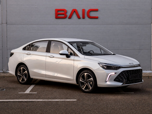 2025 BAIC U5 Plus, белый - вид 2