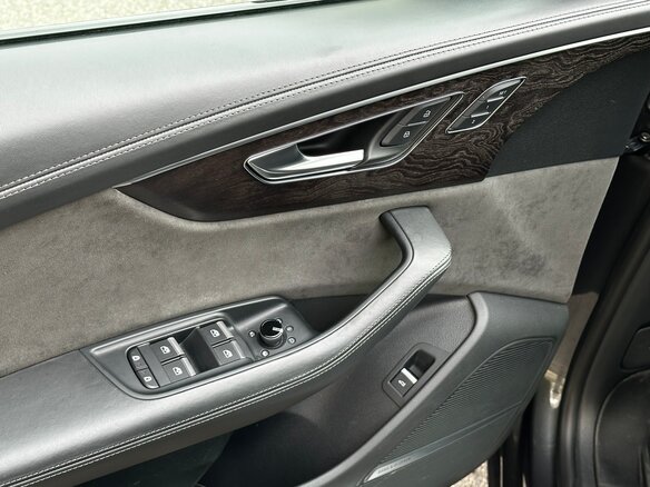 2020 Audi Q8 55 TFSI I (4M), серый, 5863200 рублей - вид 23