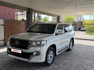 2021 Toyota Land Cruiser 200 Series Рестайлинг 2, белый, 7950000 рублей, вид 1