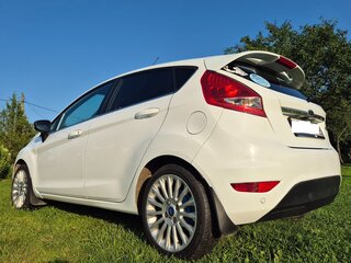 2011 Ford Fiesta Mk6, белый, 825000 рублей, вид 5