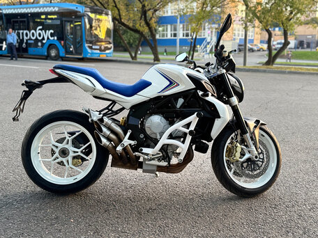 2014 MV Agusta Brutale 800, белый, 680000 рублей, вид 1