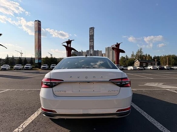 2023 Skoda Superb III Рестайлинг, белый, 2712000 рублей - вид 4
