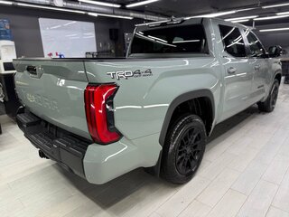 2023 Toyota Tundra CrewMax III, зелёный, 7600000 рублей, вид 5