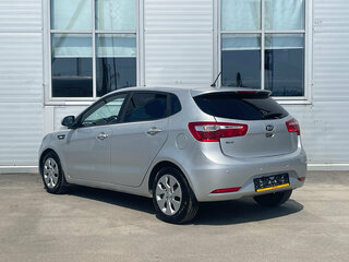 2014 Kia Rio 6-speed III, серебристый, 615000 рублей, вид 3