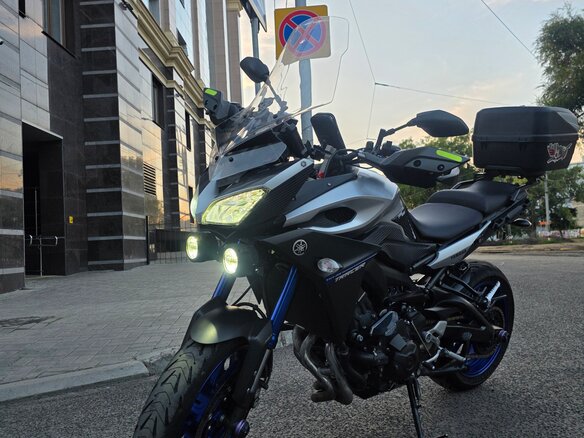 2015 Yamaha MT-09 Tracer (FJ-09), серый, 739000 рублей - вид 5