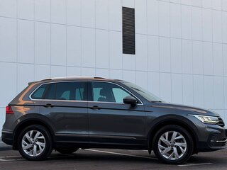 2021 Volkswagen Tiguan II Рестайлинг, серый, 2899000 рублей, вид 3