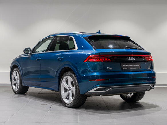 2019 Audi Q8 55 TFSI I (4M), синий, 4975000 рублей - вид 6