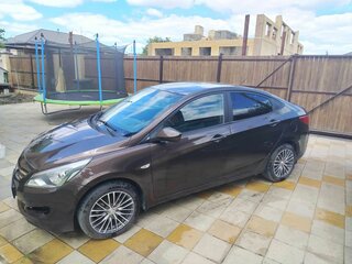 2014 Hyundai Solaris I Рестайлинг, коричневый, 750000 рублей, вид 5