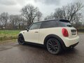 2017 Mini Hatch Cooper III (F55/F56), белый, 1360000 рублей - вид 4