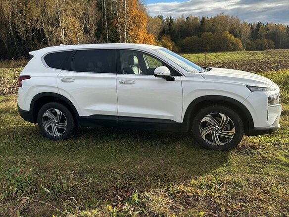 2021 Hyundai Santa Fe IV Рестайлинг, белый, 3000000 рублей - вид 4