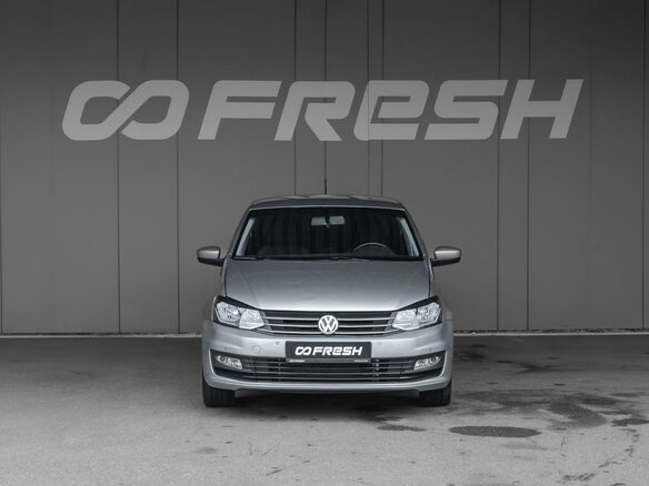 2020 Volkswagen Polo V Рестайлинг, серый - вид 2
