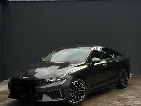 2026 Kia K5 III Рестайлинг, серый, 4390000 рублей, вид 1
