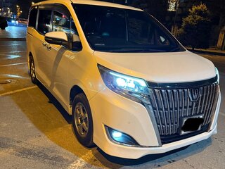 2019 Toyota Esquire I Рестайлинг, белый, 2500000 рублей, вид 3