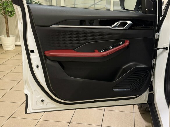 2024 Geely Coolray I Рестайлинг, белый, 1945000 рублей - вид 13
