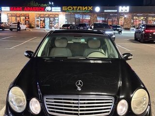 2004 Mercedes-Benz E-Класс 320 III (W211, S211), чёрный, 700000 рублей, вид 1