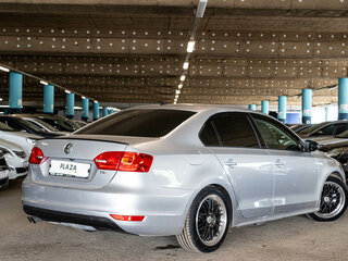 2013 Volkswagen Jetta VI, серебристый, 999000 рублей, вид 3