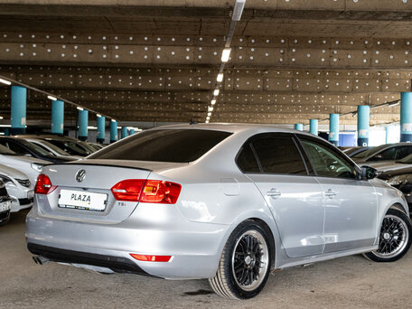 2013 Volkswagen Jetta VI, серебристый, 999000 рублей, вид 3