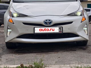 2016 Toyota Prius IV (XW50), белый, 1700000 рублей, вид 1