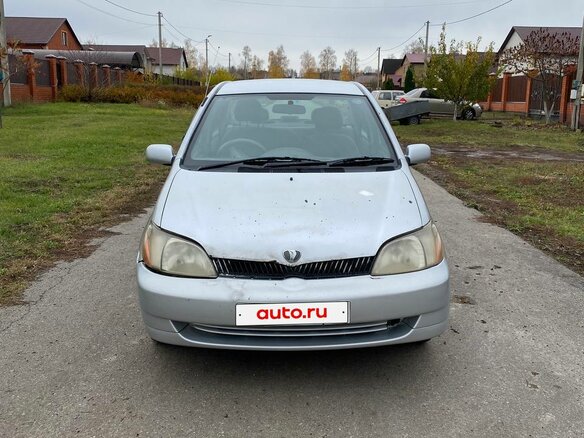 2001 Toyota Platz, серебристый, 155000 рублей - вид 1